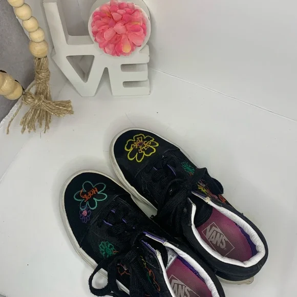 VANS skate shoes.US kids size 13.5. Decor on shoe-flowers, positive vibes - Picture 13 of 15